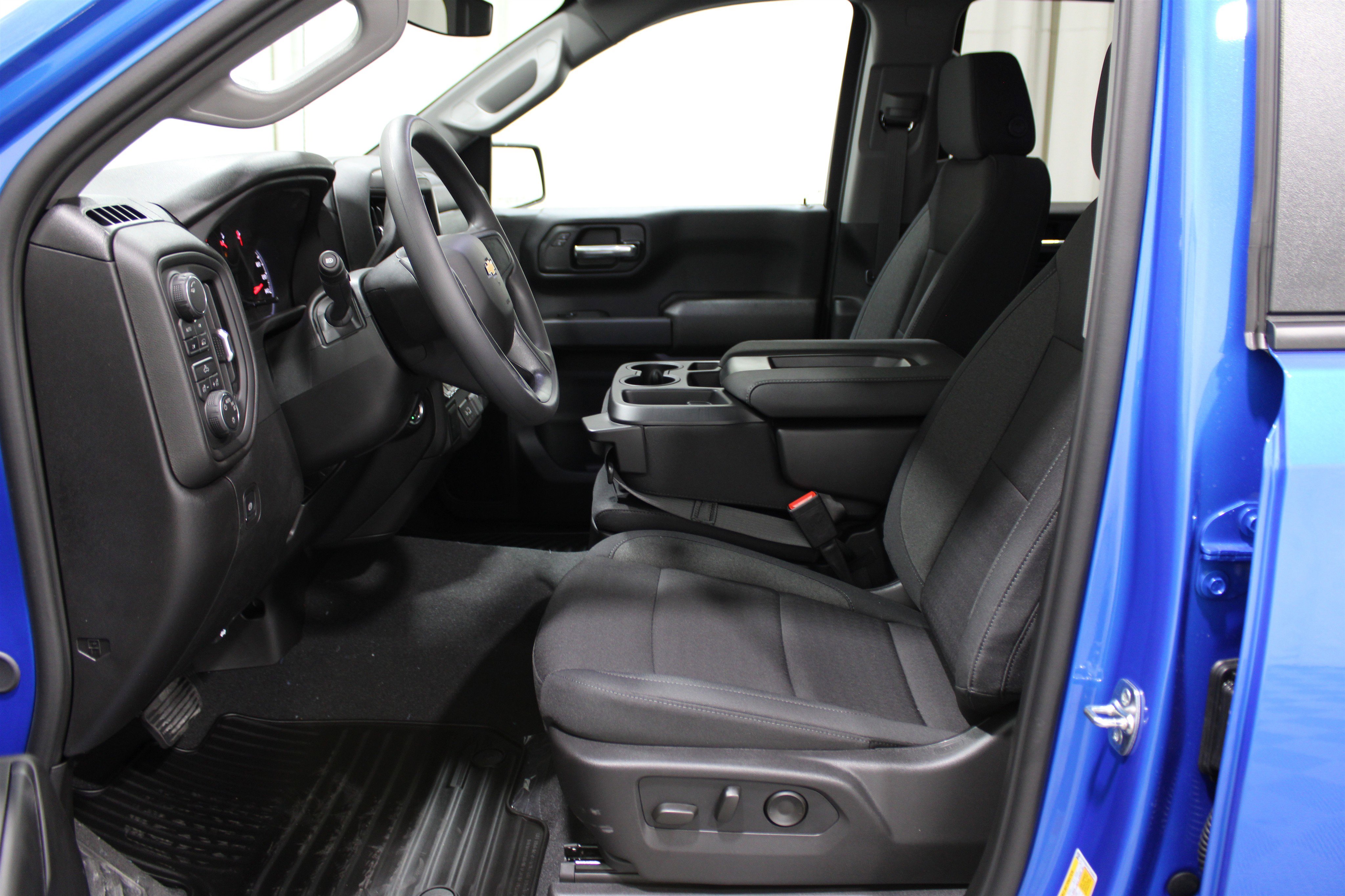 2026 Chevrolet Silverado 1500 Custom photo 3