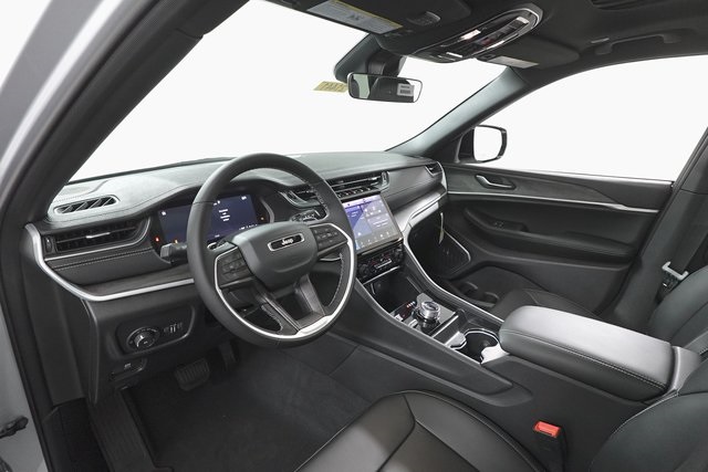 2025 Jeep Grand Cherokee Limited photo 12