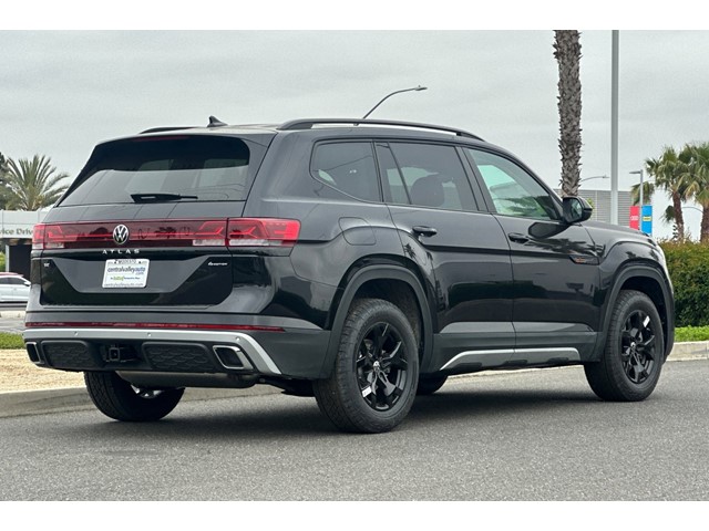 2025 Volkswagen Atlas Peak Edition SE photo 4