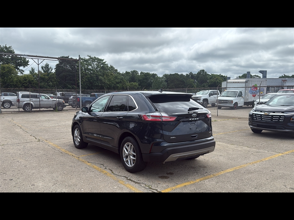 2023 Ford Edge SEL photo 2
