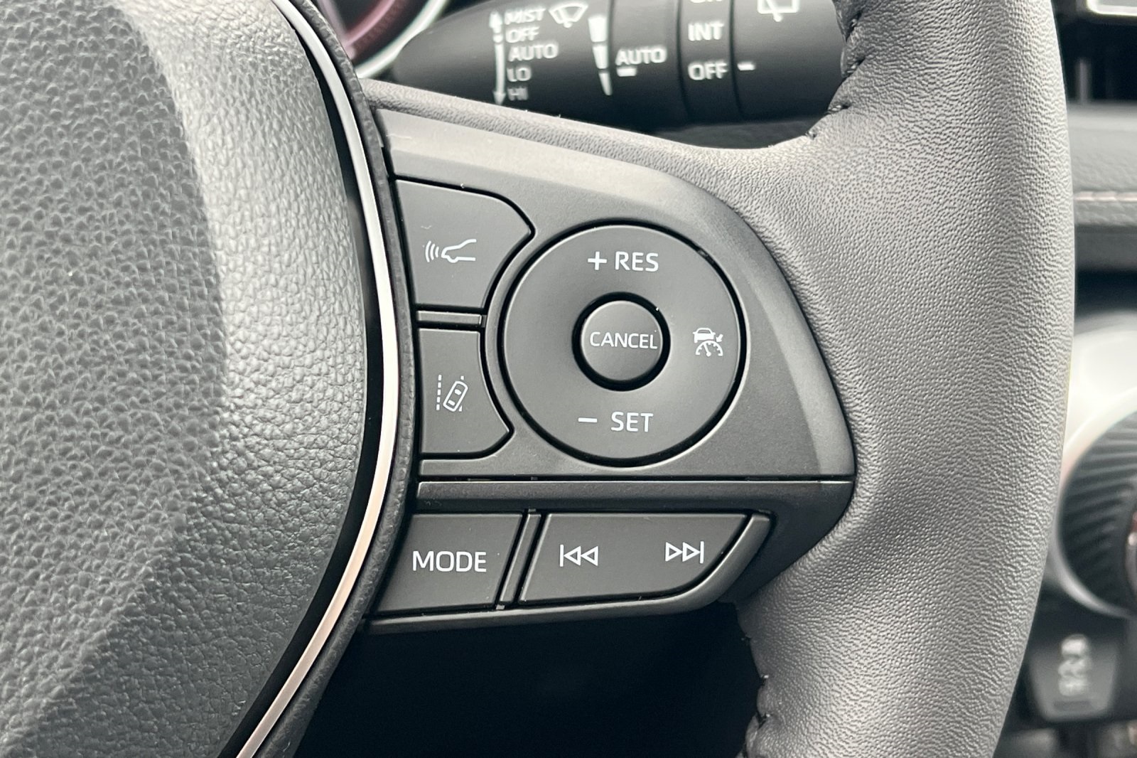 2025 Toyota RAV4 XLE Premium photo 25