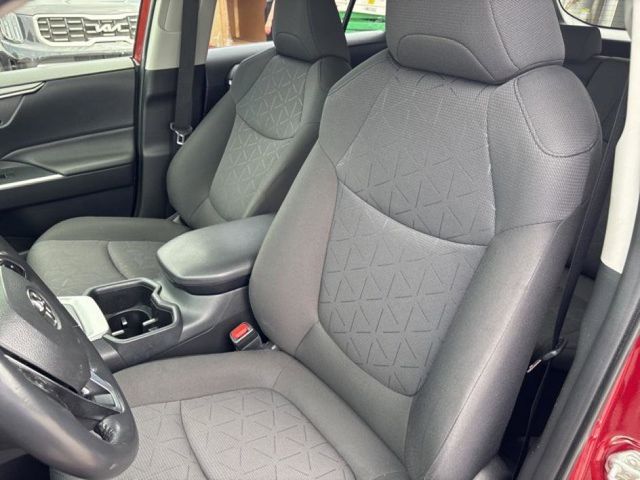 2022 Toyota RAV4 Hybrid XLE photo 22