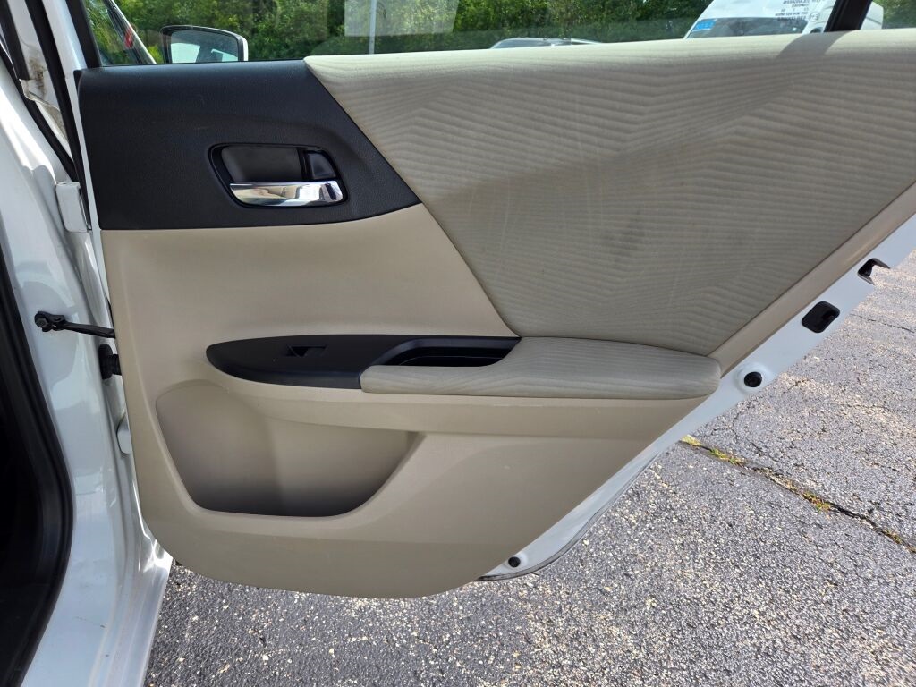 2017 Honda Accord LX photo 6