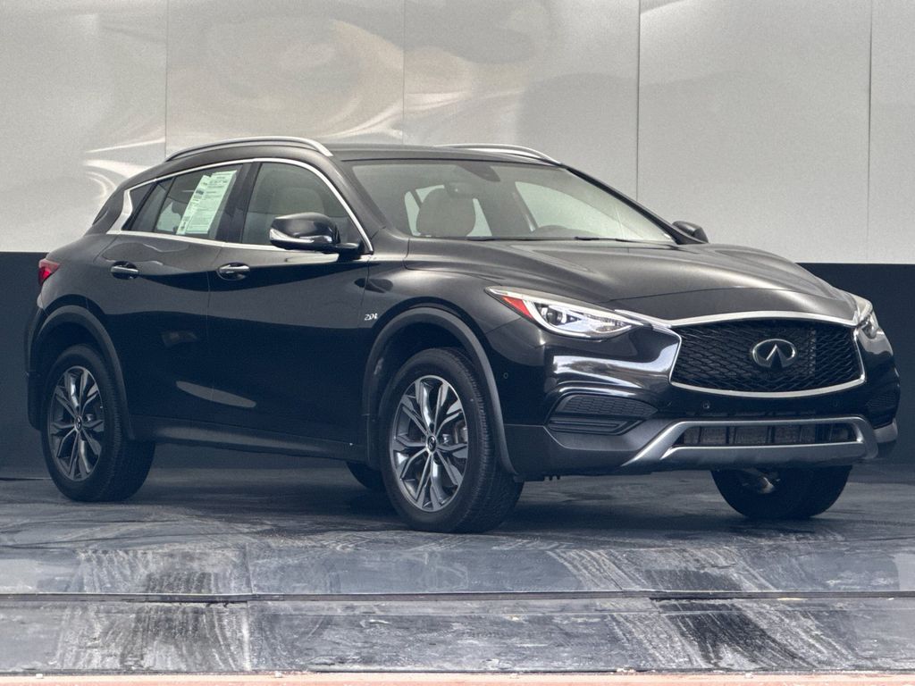2019 INFINITI QX30 Essential's photo