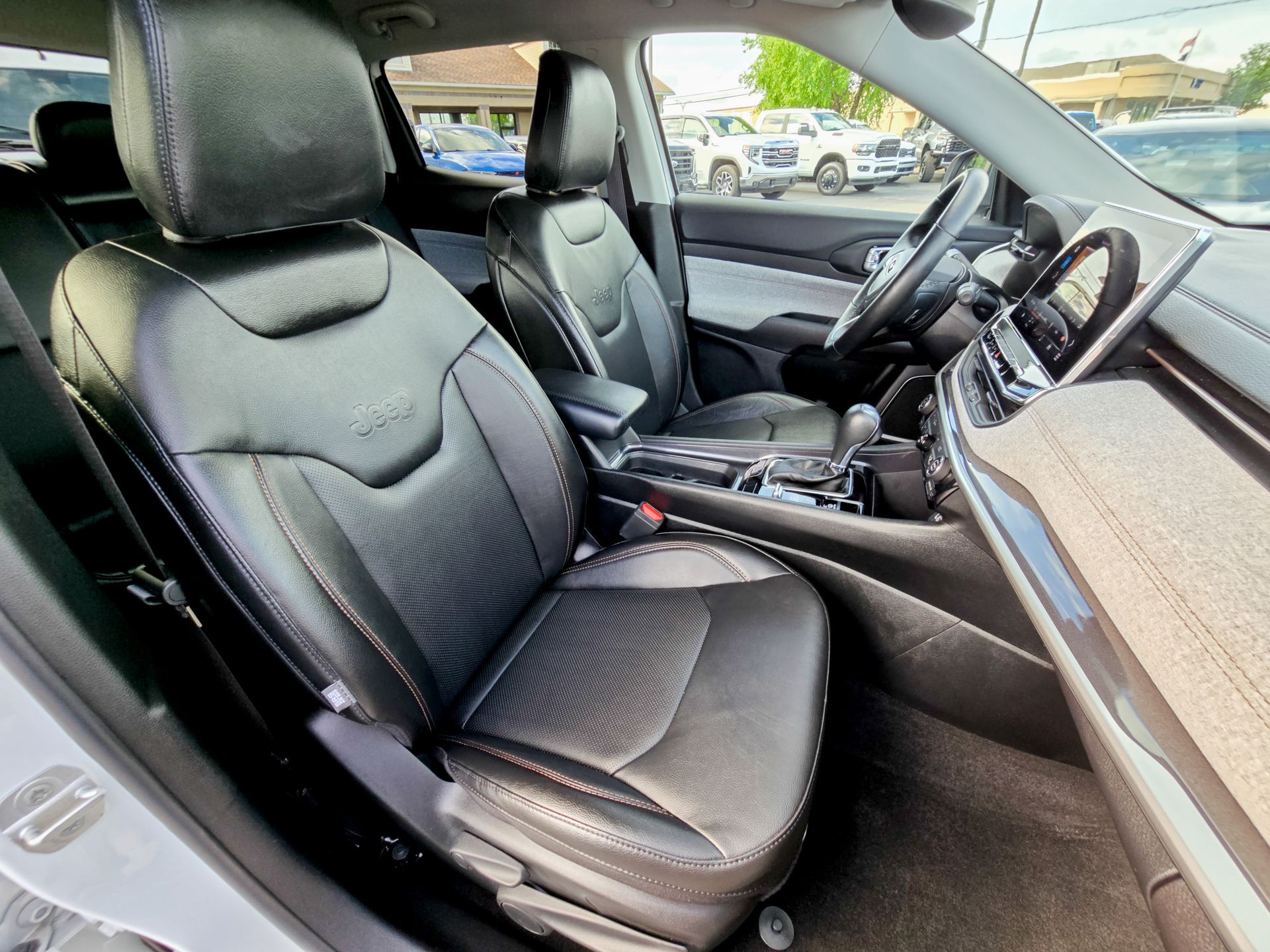2022 Jeep Compass Latitude Lux photo 30