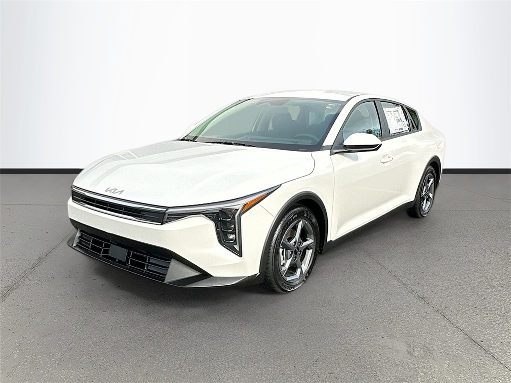 2025 Kia K4 LXS photo 3