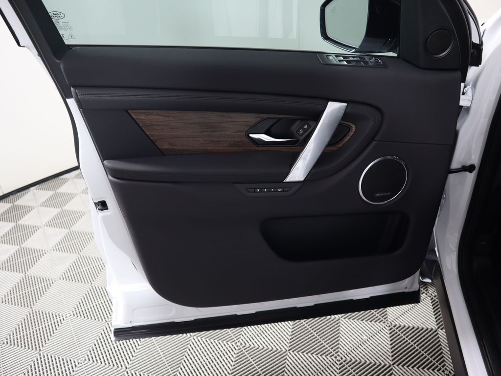2025 Land Rover Discovery Sport S photo 25