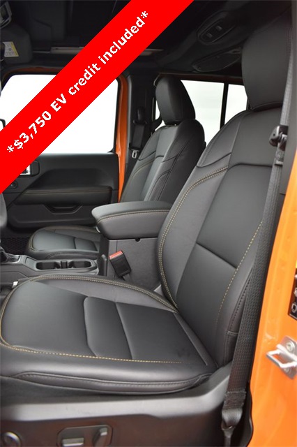 2025 Jeep Wrangler Sahara 4xe photo 5
