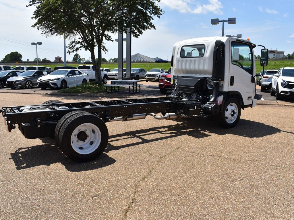 2025 Chevrolet Silverado 4500HD photo 3