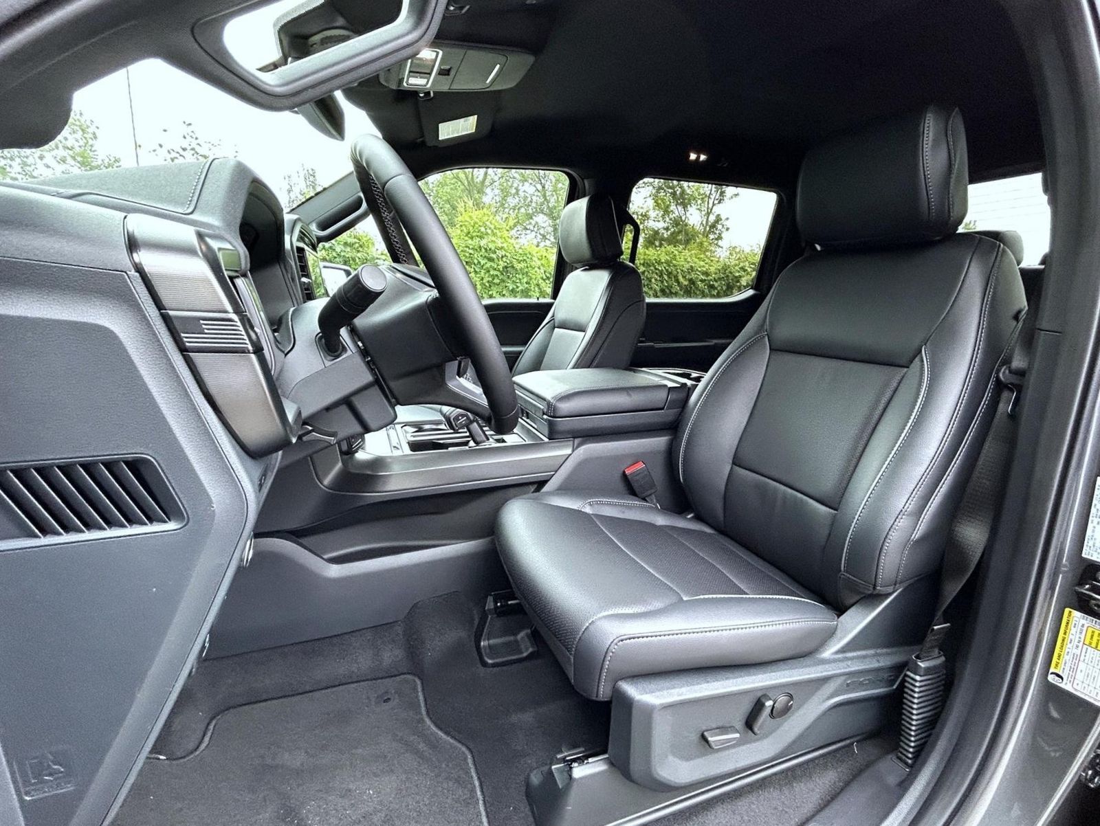 2025 Ford F-150 Lariat photo 11