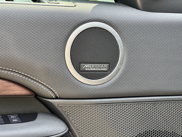 2024 Land Rover Discovery SE photo 12