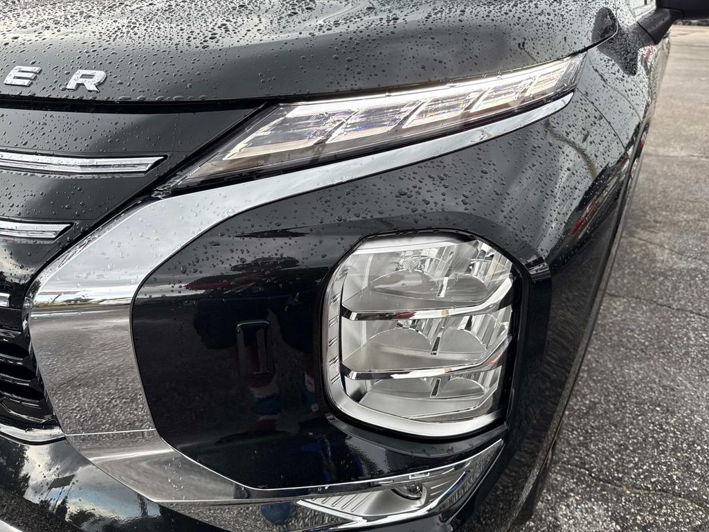 2025 Mitsubishi Outlander SEL GT photo 9