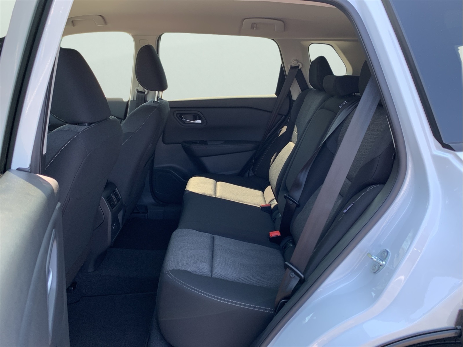 2026 Nissan Rogue SV photo 27