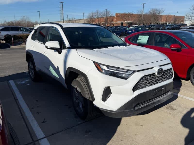 2025 Toyota RAV4 XLE's photo