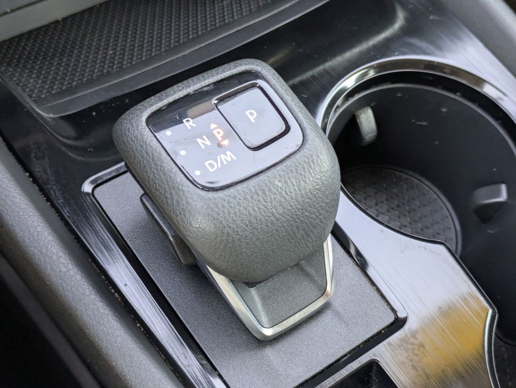 2023 Nissan Rogue SV photo 17