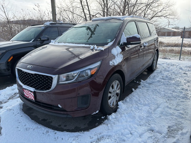 2017 Kia Sedona LX's photo