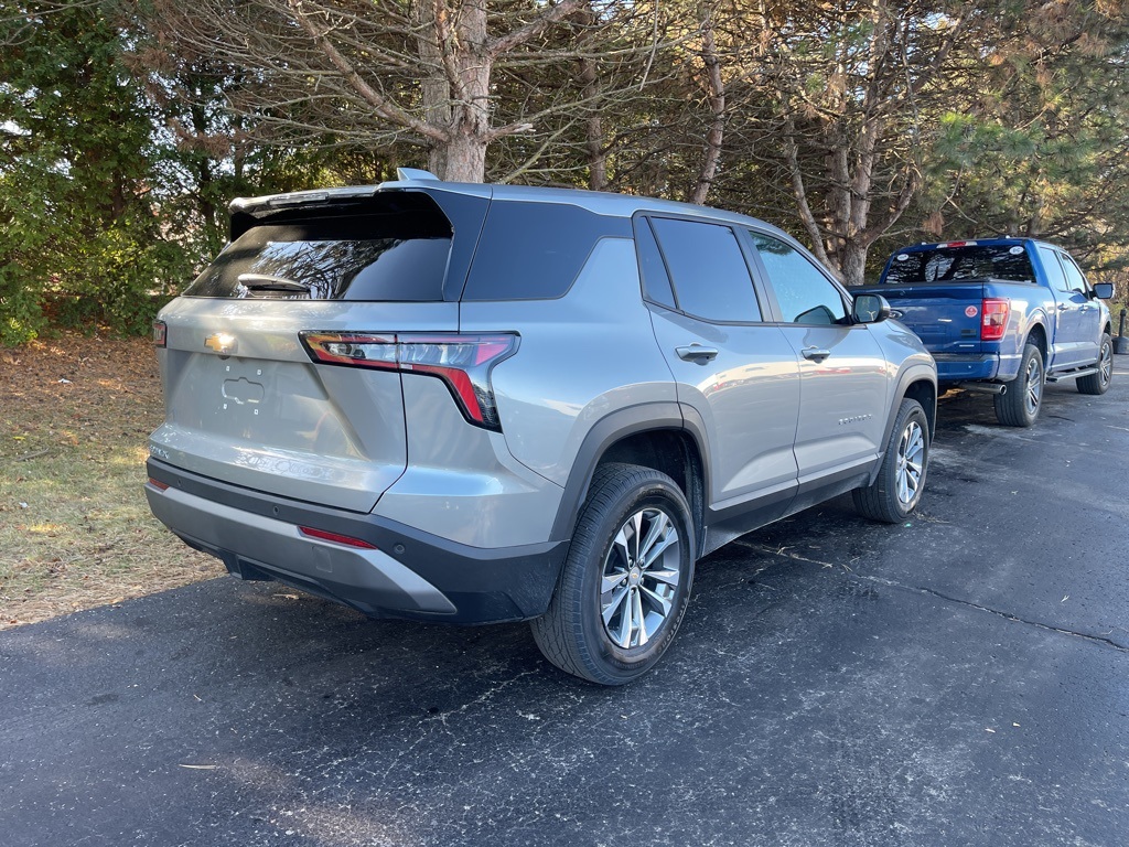 2025 Chevrolet Equinox LT photo 3