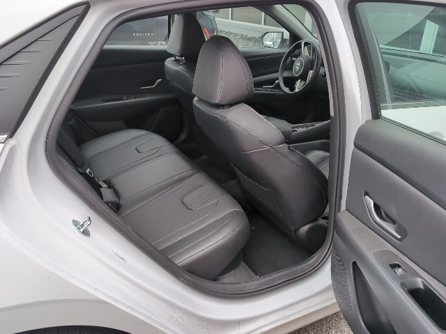 2023 HYUNDAI ELANTRA - Image 4
