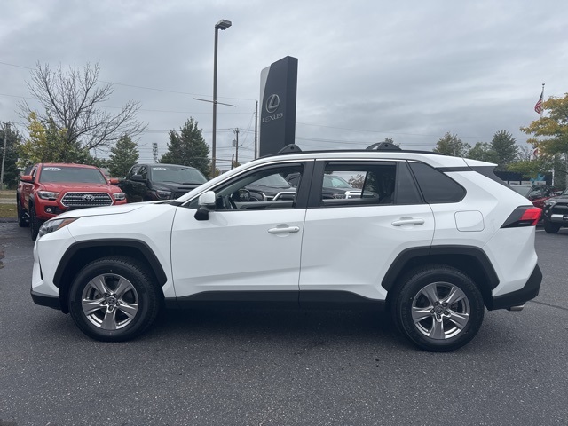 2022 Toyota RAV4 XLE photo 6