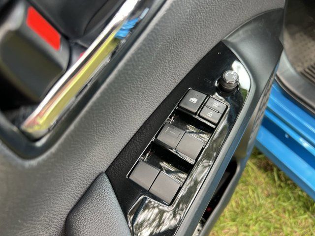 2022 Toyota Prius LE AWD-e photo 5