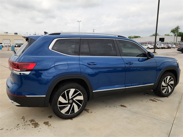 2025 Volkswagen Atlas SEL photo 2