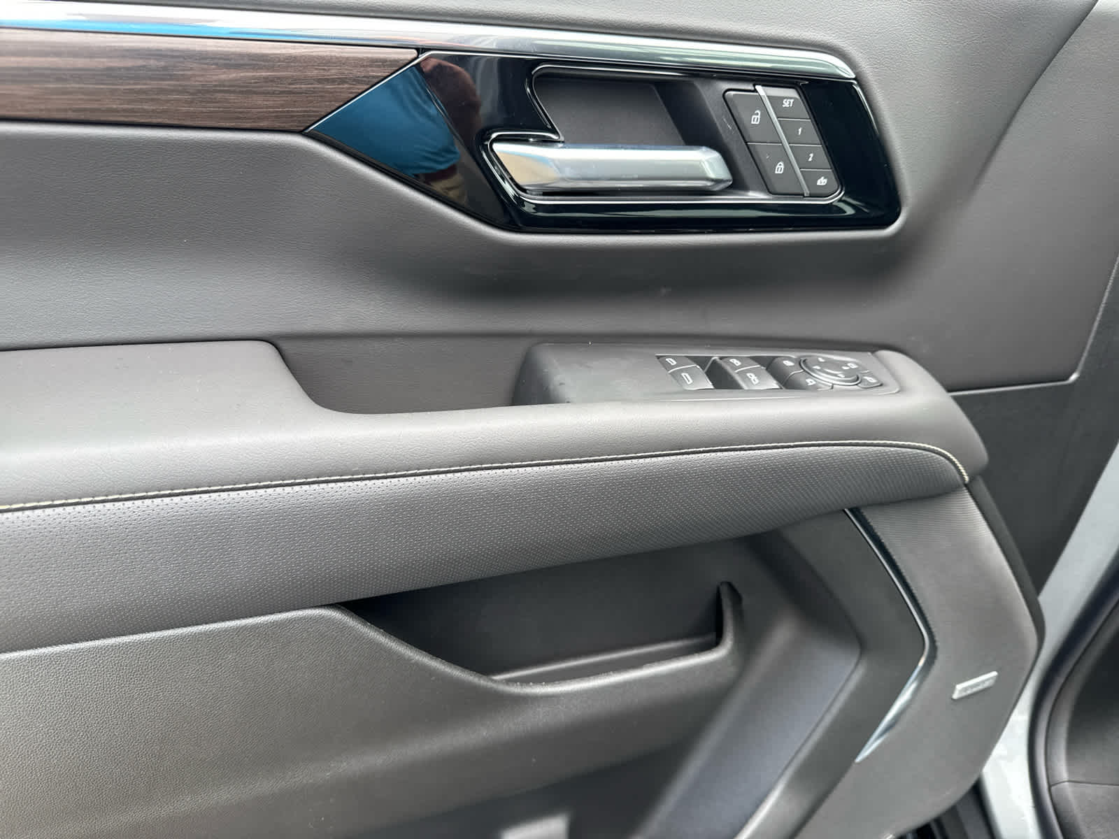 2025 Chevrolet Tahoe Premier photo 20