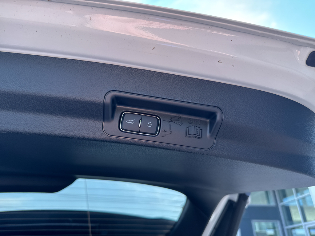 2025 Ford Explorer ST-Line photo 13