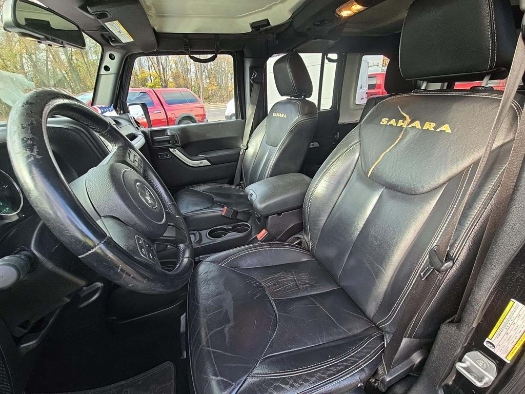 2015 Jeep Wrangler Unlimited Sahara photo 2