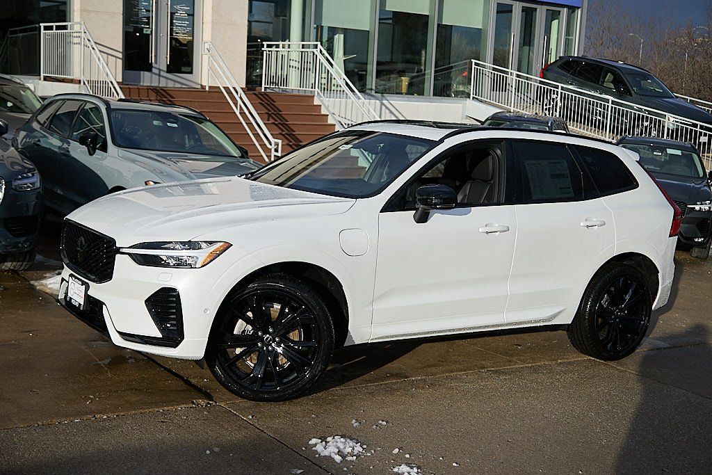 2026 VOLVO XC60 - Image 2