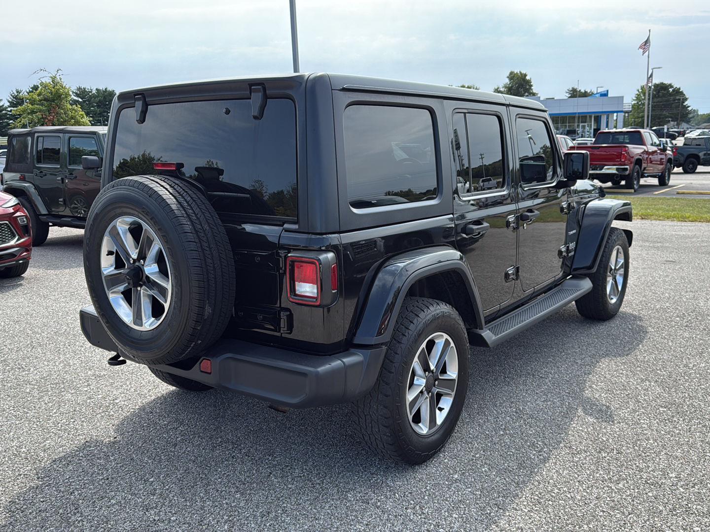 2020 Jeep Wrangler Unlimited Sahara photo 5