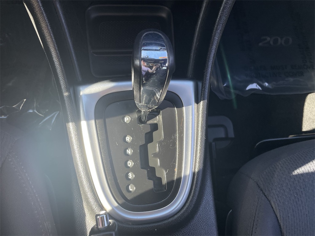 2012 Chrysler 200 LX photo 20