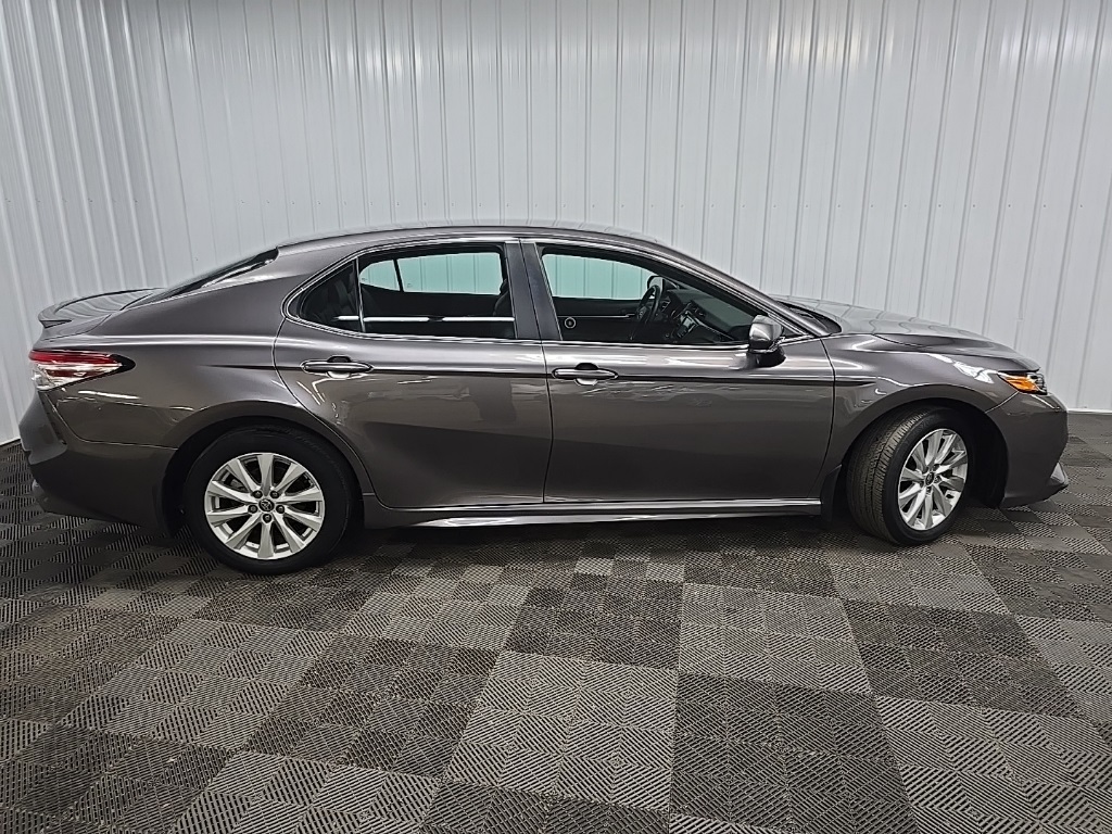 2020 Toyota Camry SE photo 2