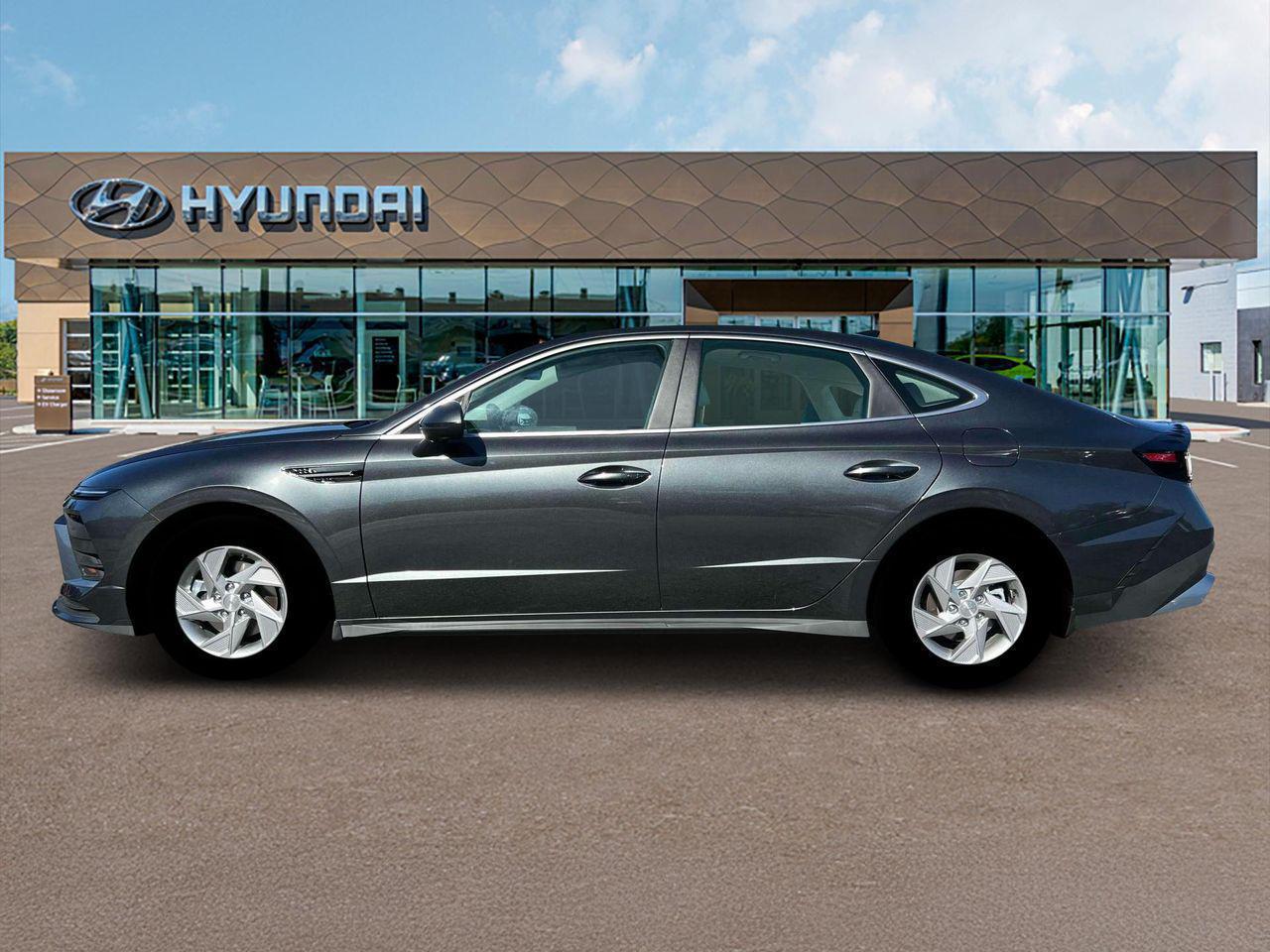 2025 Hyundai Sonata SE photo 2