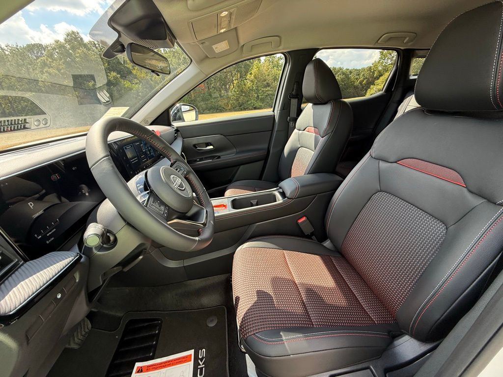 2026 Nissan Kicks SR photo 12