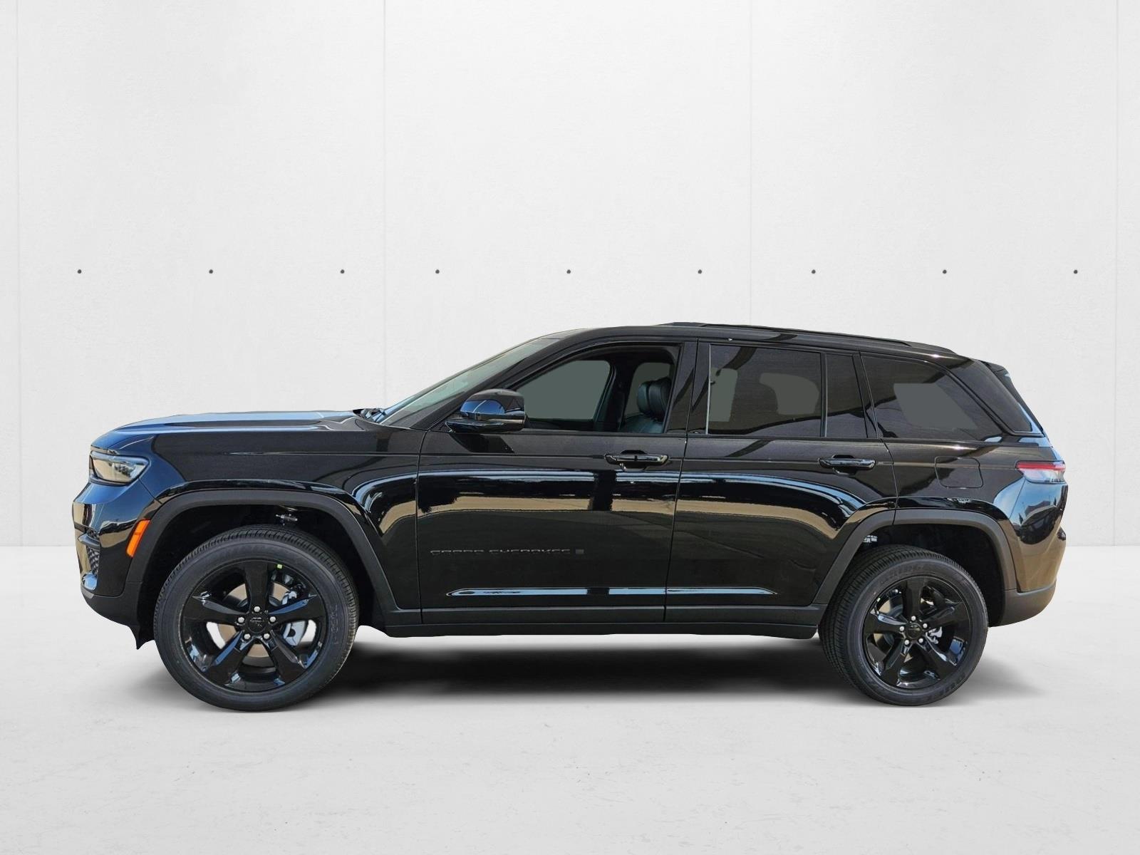 2025 Jeep Grand Cherokee Altitude photo 4