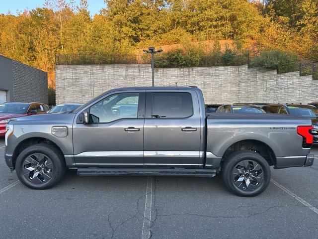 2023 Ford F-150 Lightning Lariat photo 4