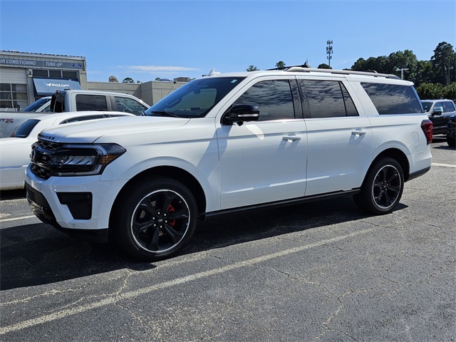2023 Ford Expedition MAX Limited photo 2