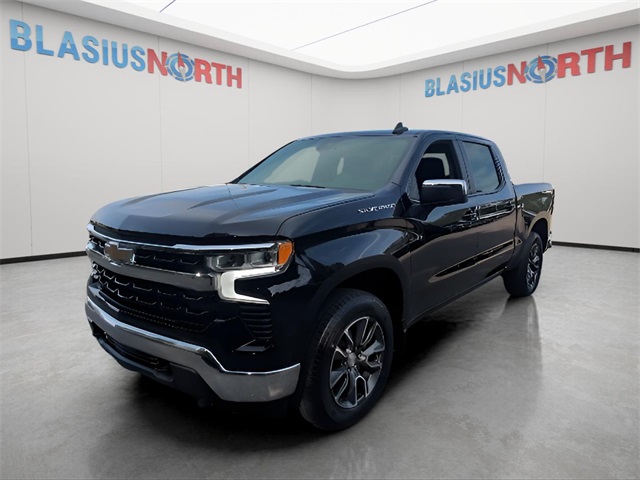 2022 Chevrolet Silverado 1500 LT photo 2