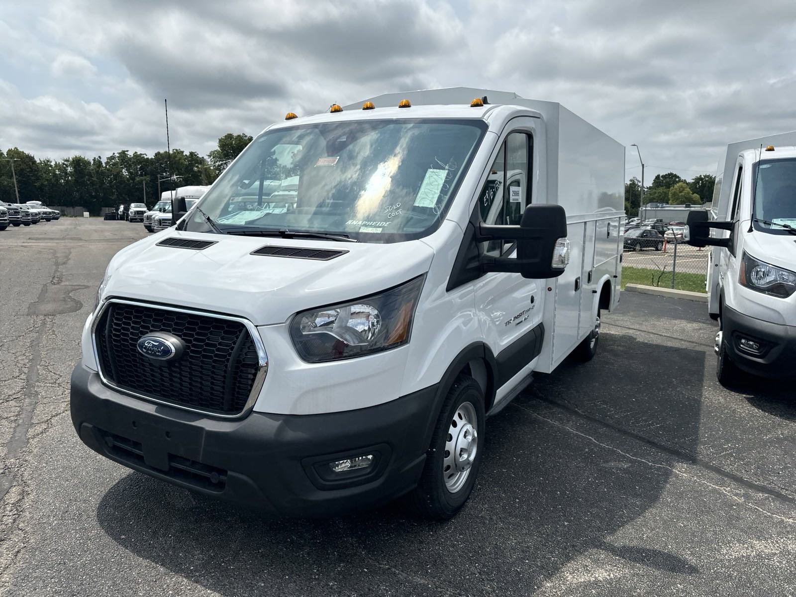 2024 Ford Transit Cutaway photo 2