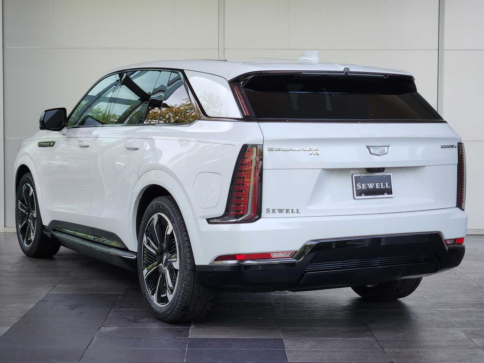 2025 Cadillac Escalade IQ Sport photo 4