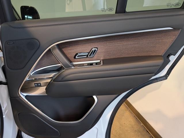 2025 Land Rover Range Rover SE photo 27