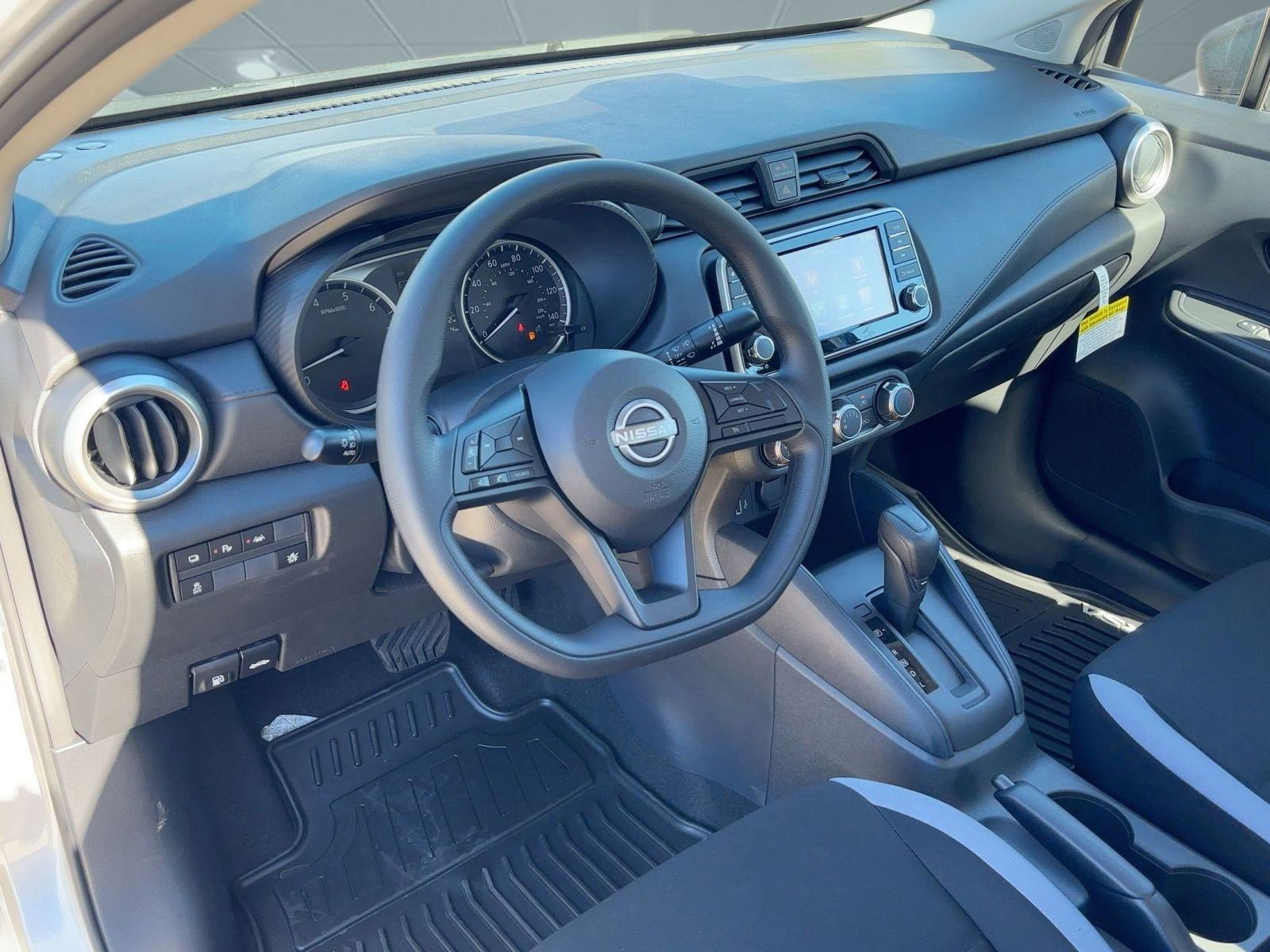 2025 Nissan Versa S photo 4