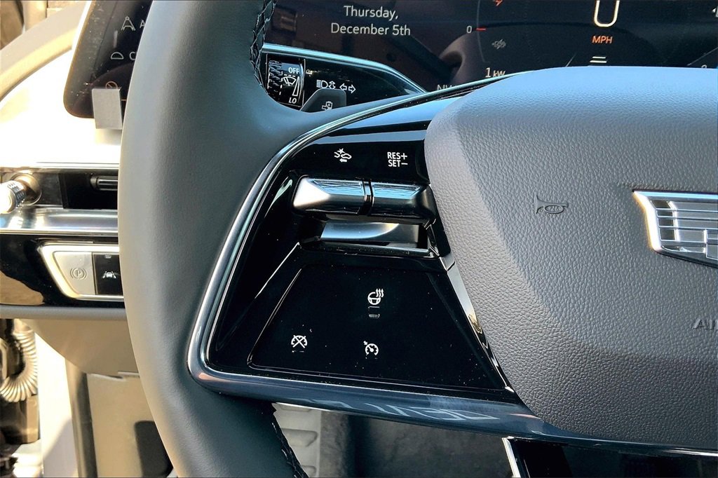 2025 Cadillac Lyriq Luxury photo 18