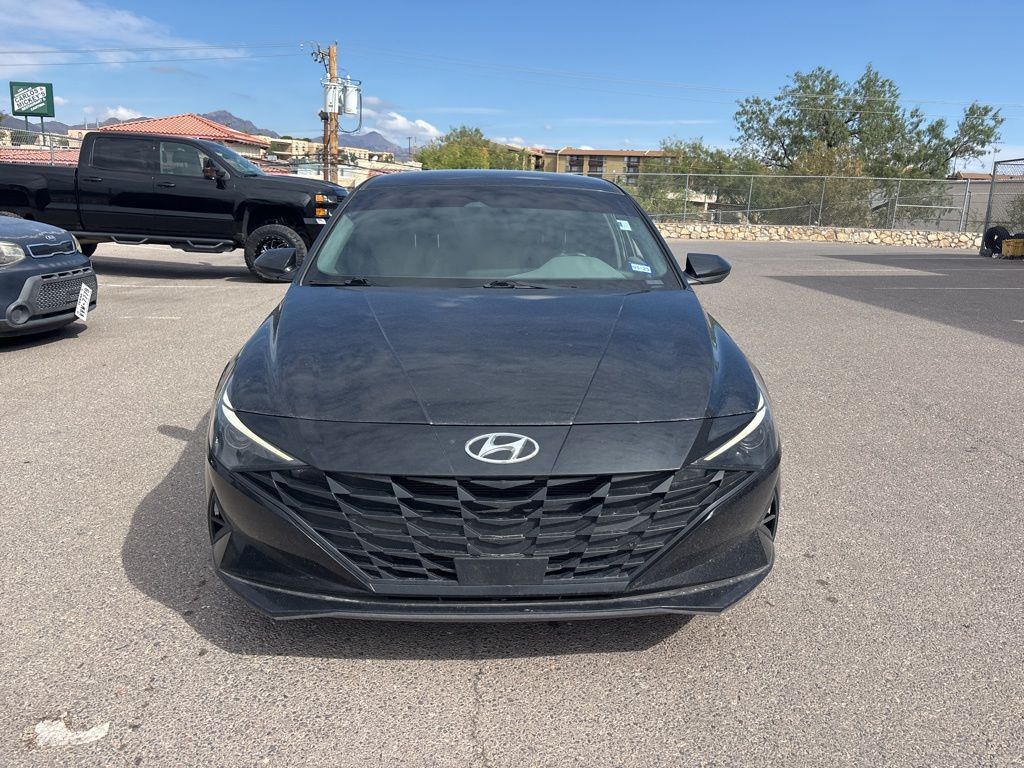 2023 Hyundai Elantra SEL photo 3