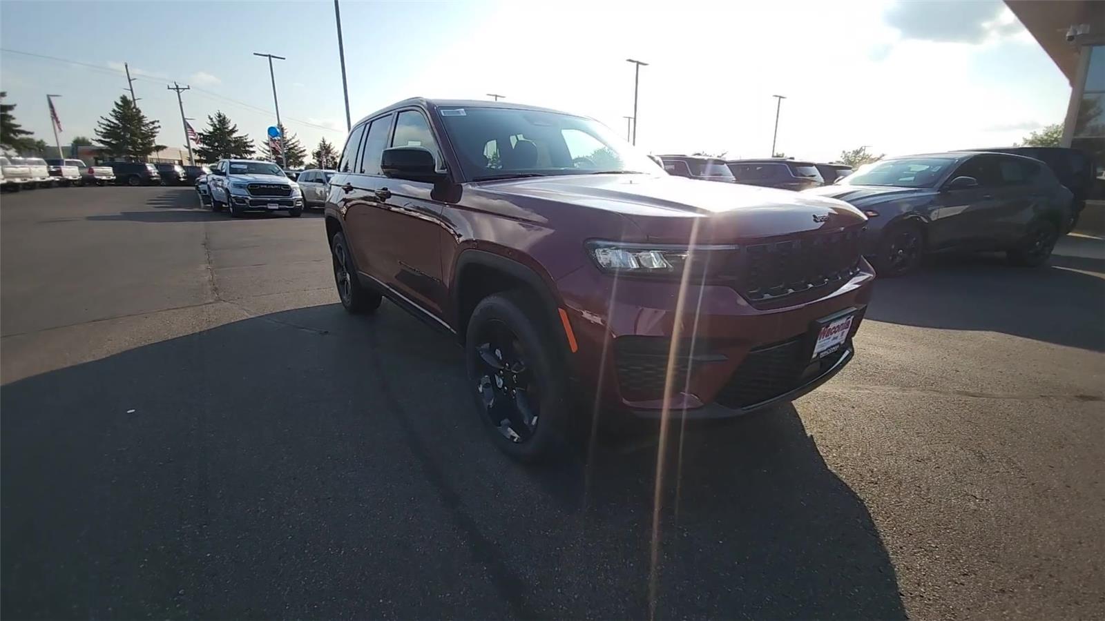 2024 Jeep Grand Cherokee Altitude X photo 2