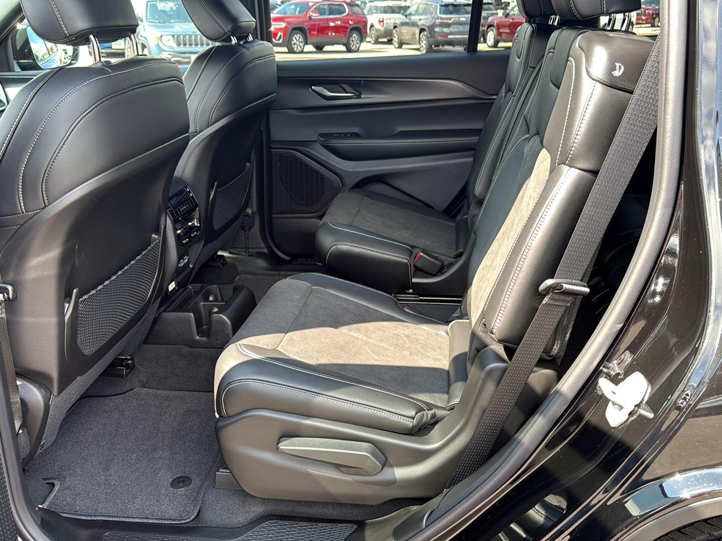 2025 Jeep Grand Cherokee Altitude X photo 11