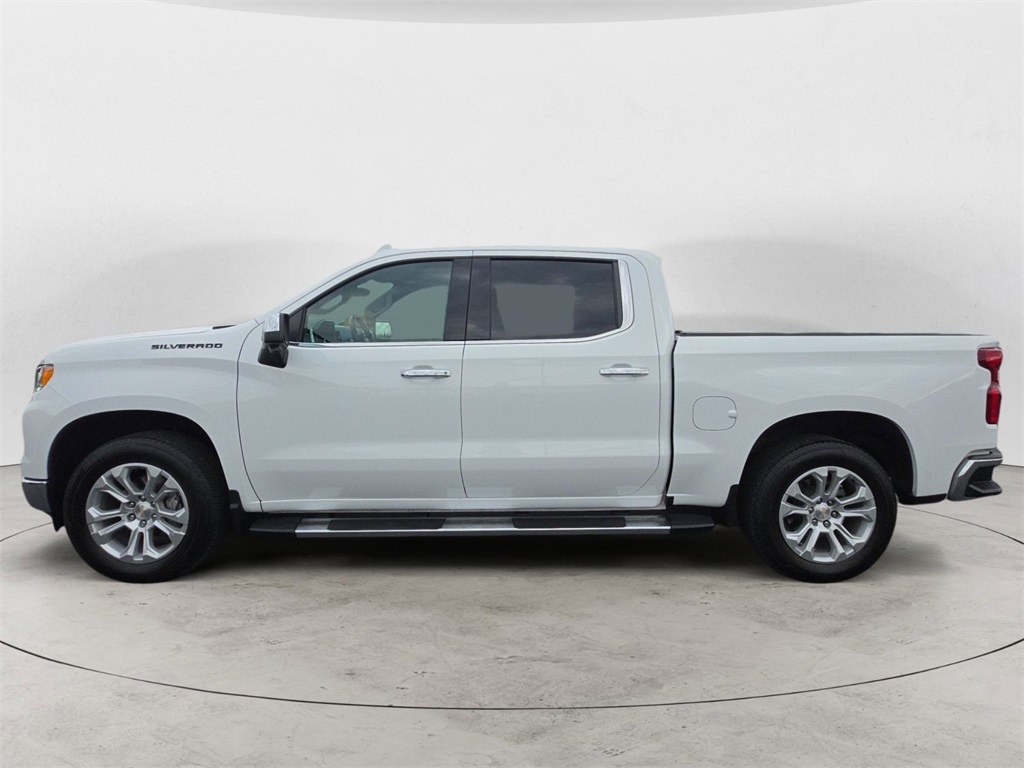 2022 Chevrolet Silverado 1500 LTZ photo 2