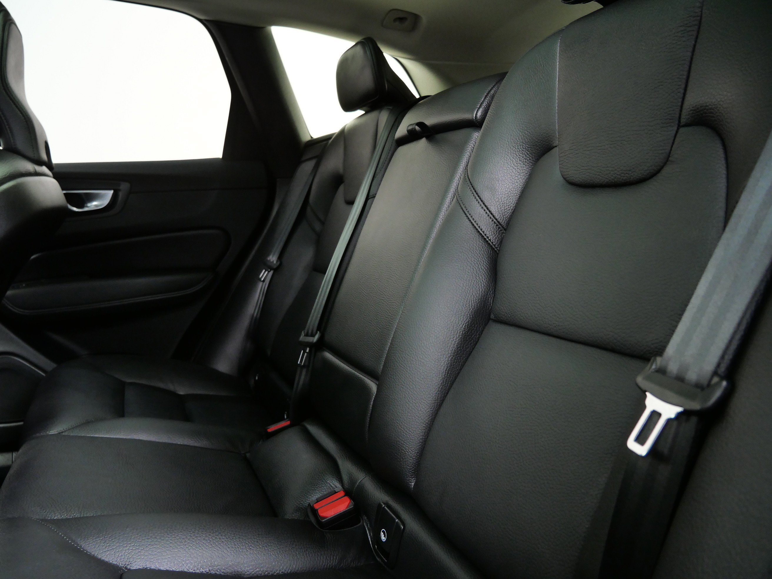 2025 Volvo XC60 Plus photo 16