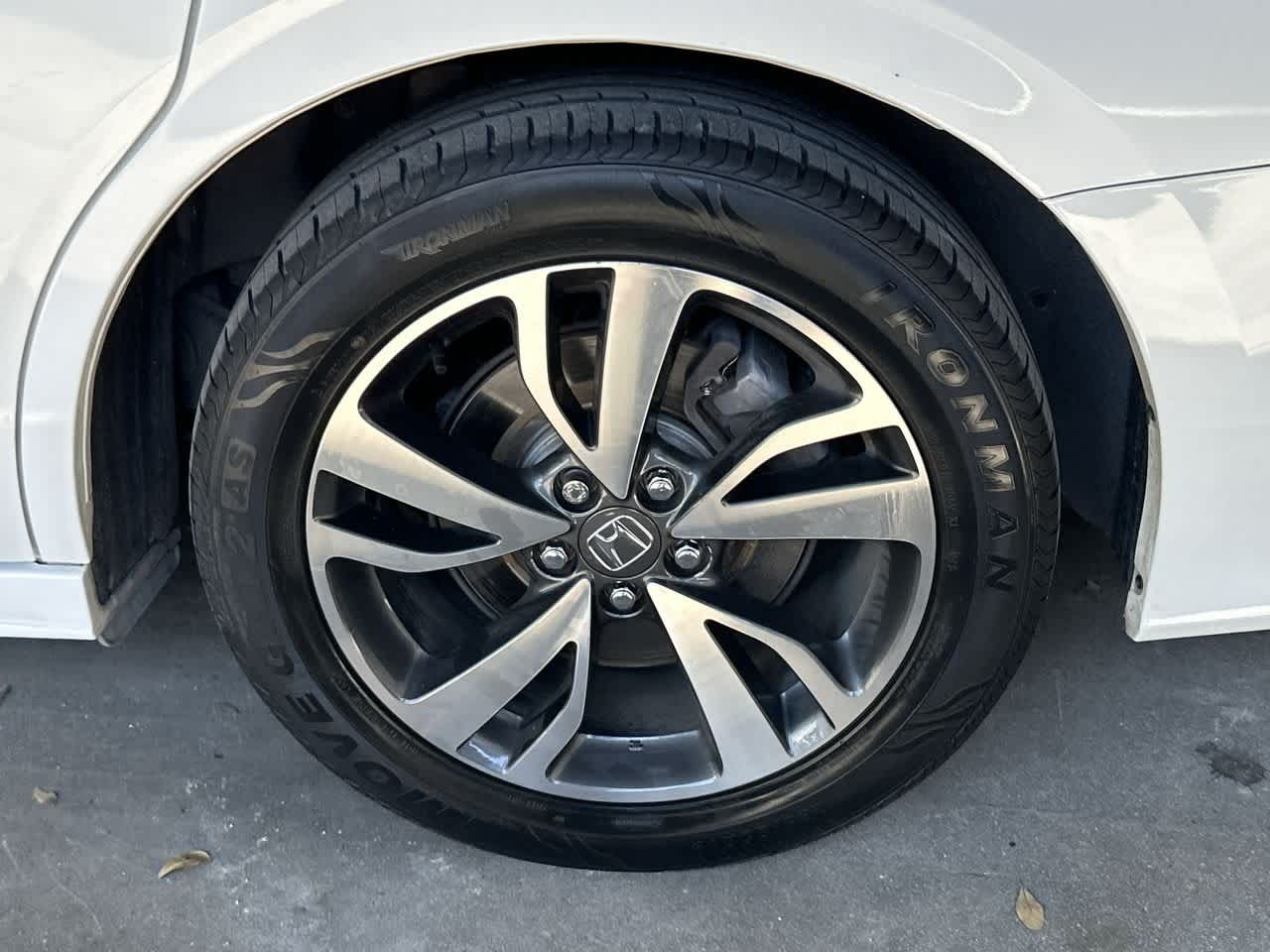 2022 Honda Odyssey Touring photo 11