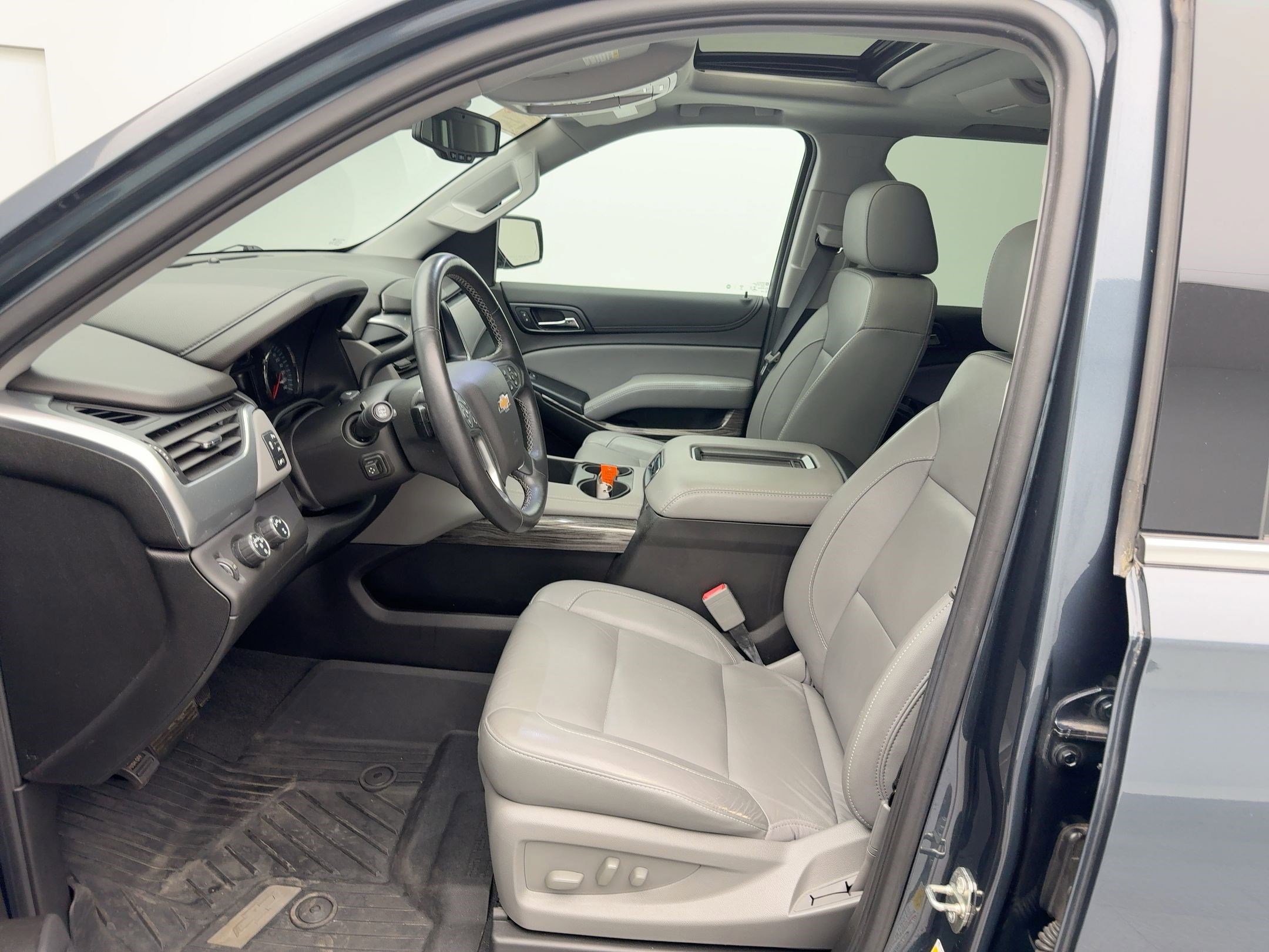 2020 Chevrolet Suburban LT photo 5